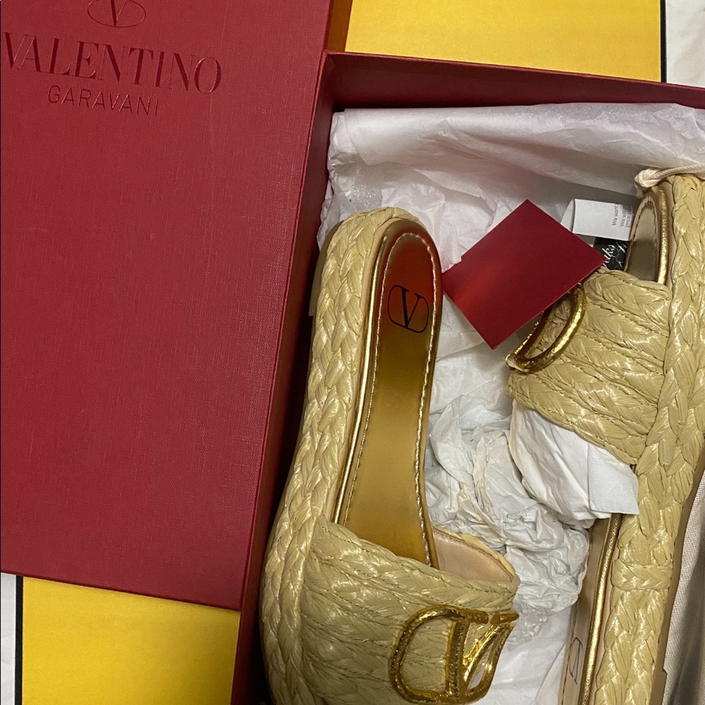 Valentino Garavani
Vlogo woven sliders